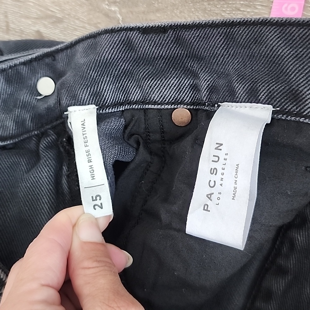 PacSun High Rise Festival Ripped Black Wash Denim Jean Shorts Sz. 25 - Picture 8 of 10